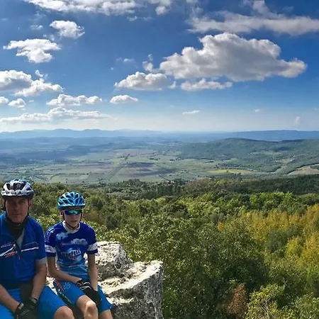 Bike Podere Giarlinga Farm stay